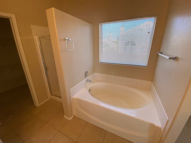 Building Photo - Wonderful 4 bed/2.5 bath home located in W...