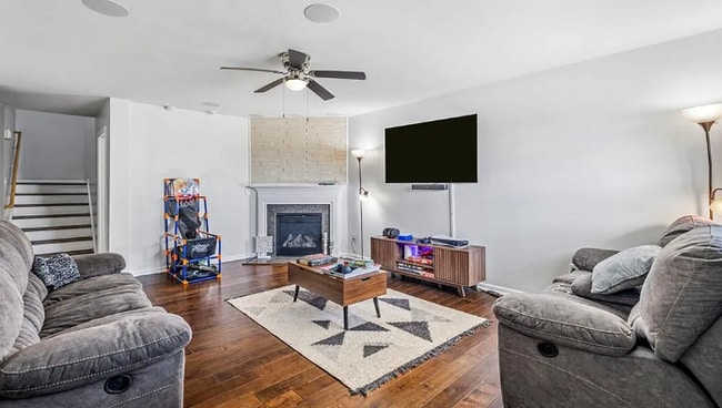 Building Photo - 4 Bedroom 3 Bath Pet Friendly Rental!