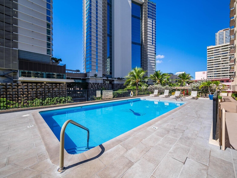 Building Photo - 2140 Kuhio Avenue-SI ID1327716P