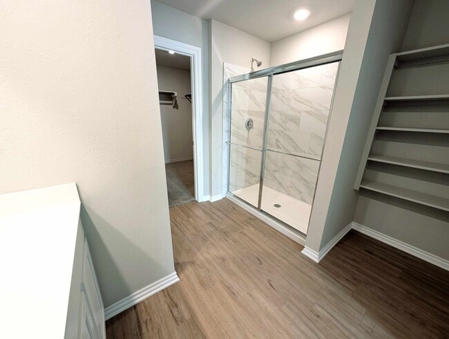 Building Photo - Newer 3/2 in Mustang Schools