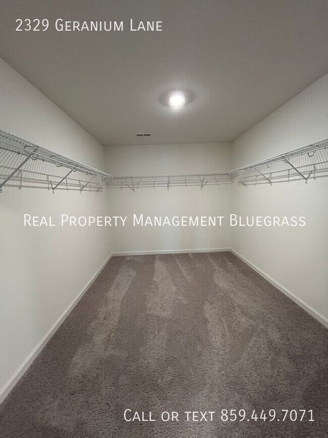 Building Photo - 2329 Geranium Ln