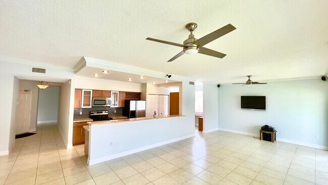 Building Photo - 107 Half Moon Cir