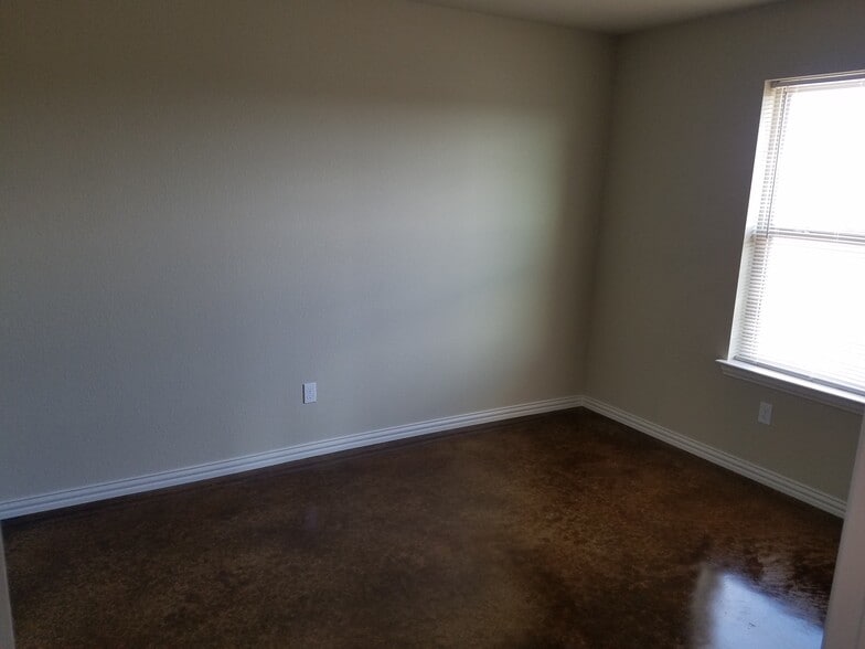 Building Photo - 133 Crossfire Ct