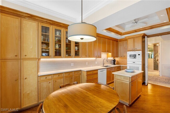 Building Photo - 7515 Pelican Bay Blvd