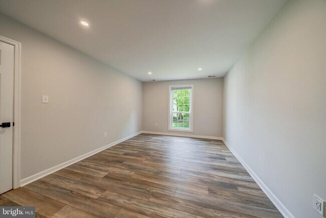Building Photo - 10038 Oakton Terrace Rd