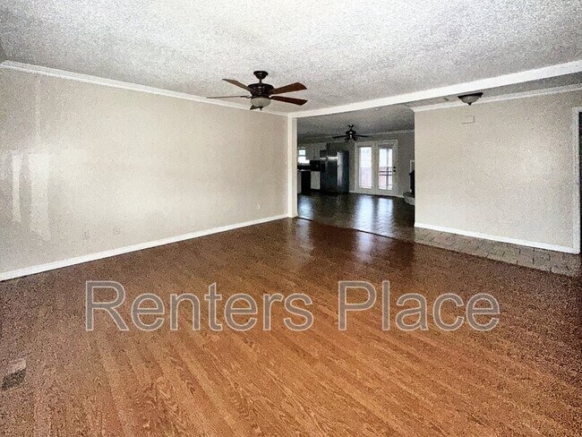 Building Photo - 302 N Wortman Ave