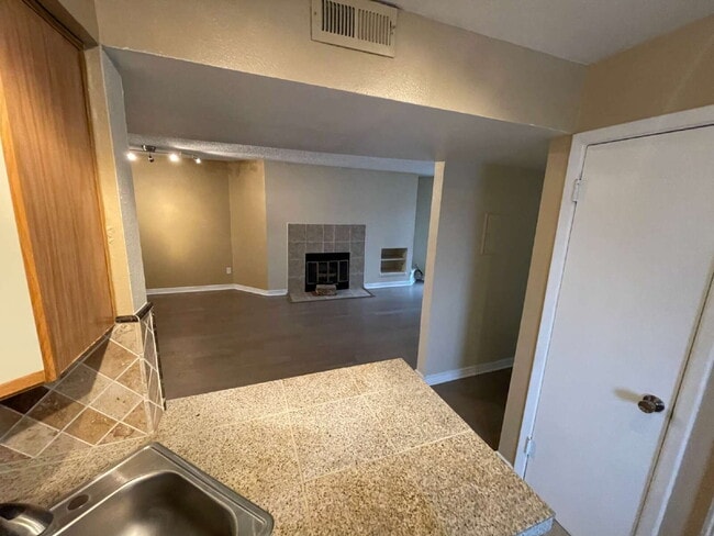 Building Photo - Updated 2 Bedroom, 2 Bath Condo (Available Immediately)