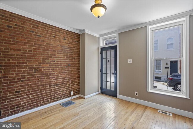 Building Photo - 1745 Clarkson St