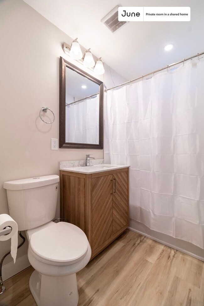 Building Photo - Room in Shared 5 bed/2 bath home in Brookline