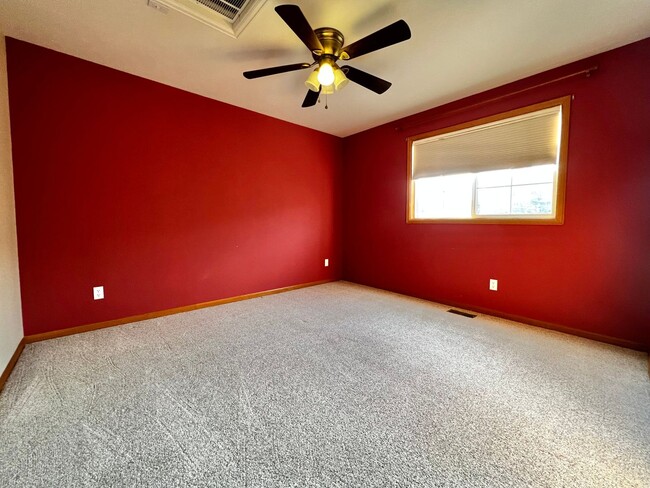 Building Photo - Stunning 4-Bedroom, 4-Bathroom Home in Sou...