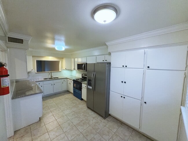 Building Photo - 2210 Dorrington St