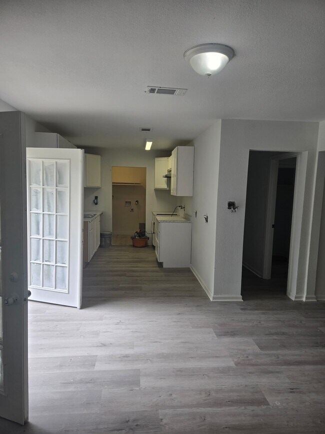 Building Photo - 5642 Ricky St