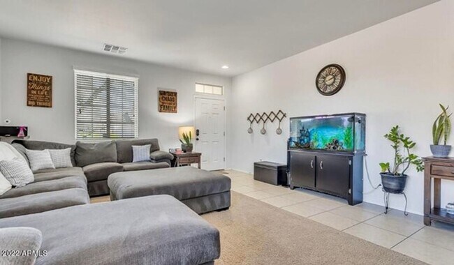 Building Photo - 5 Bedroom, 3 Bath Home with $500 YOUR FIRS...