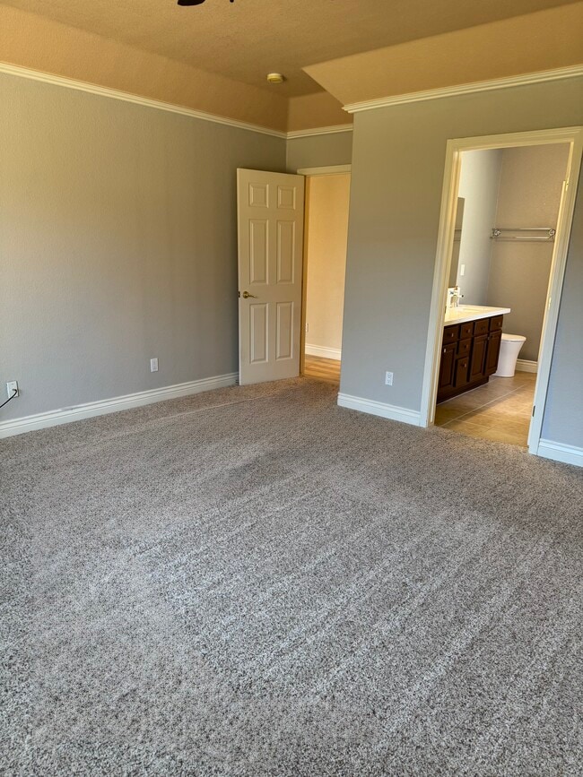 Building Photo - 1361 Elges Ave