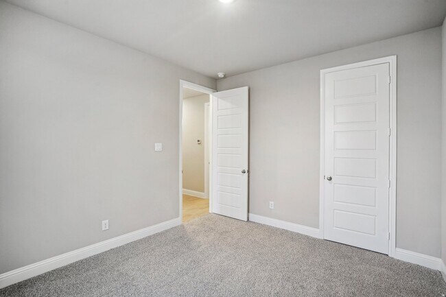 Building Photo - 1176 Paradise Pkwy