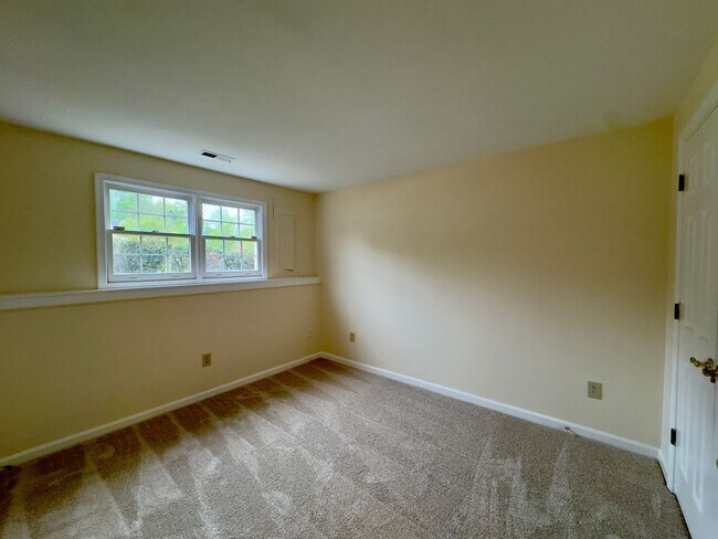 Building Photo - Charming 4 Bedroom/3.5 Bathroom Townhome in Cedarwood Estates, Pikesville, MD!