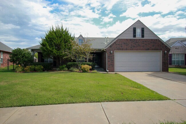Building Photo - Darling Home In Jenks Schools!