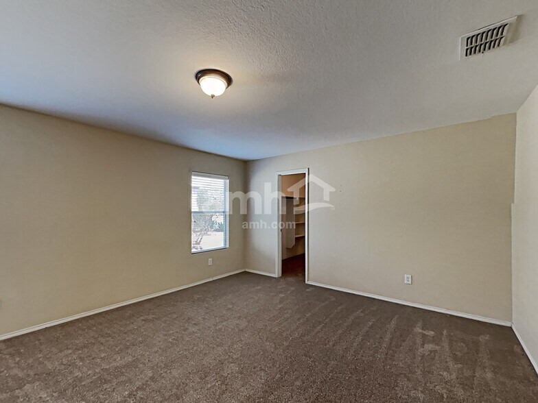 Building Photo - 1995 Kickapoo Trl