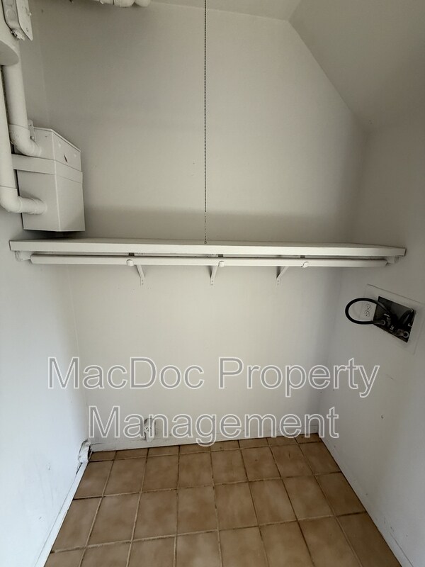 Building Photo - 733 Bellows Ave