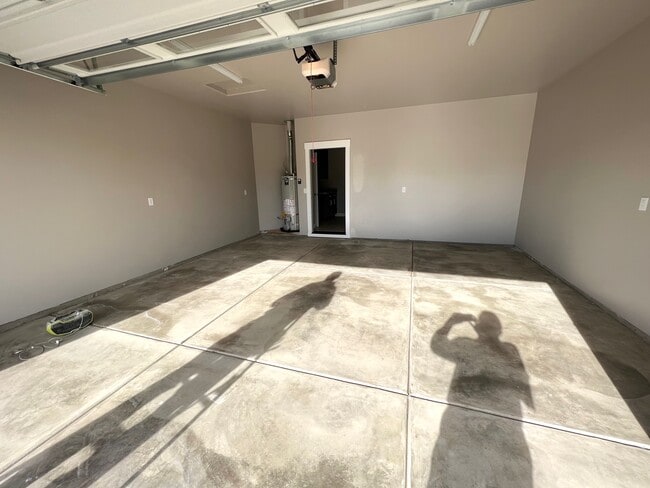 Building Photo - 3021 NW Mount Thielsen Dr