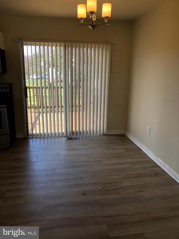 Building Photo - 104 Lark Ln