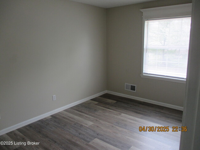 Building Photo - 4761 Shenandoah Dr