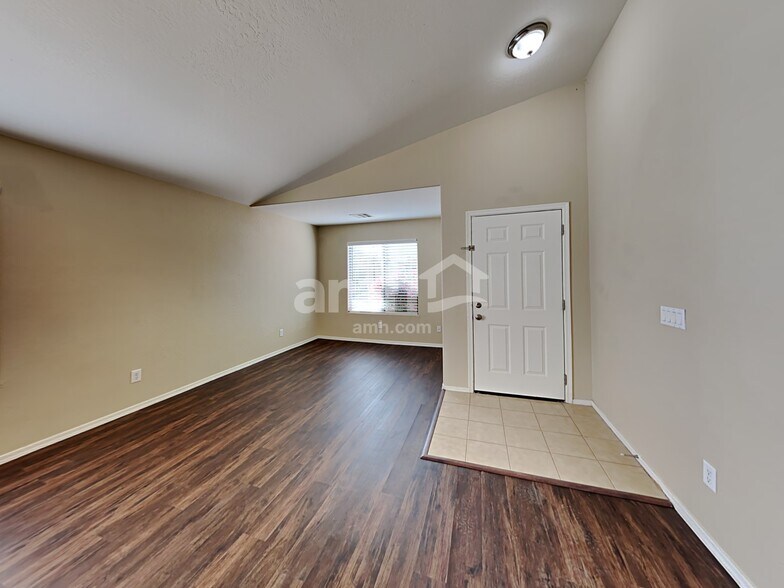 Building Photo - 25780 W Elwood St