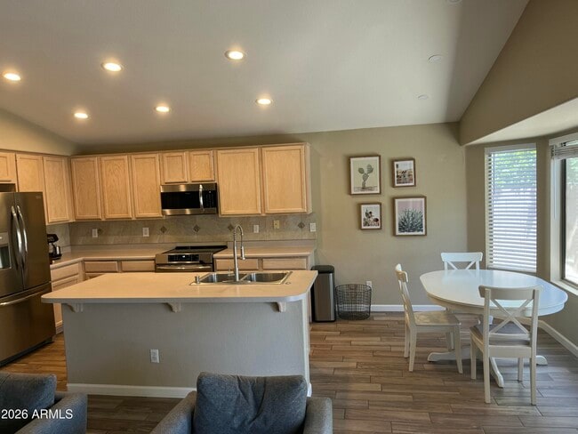 Building Photo - 1181 W Goldfinch Way