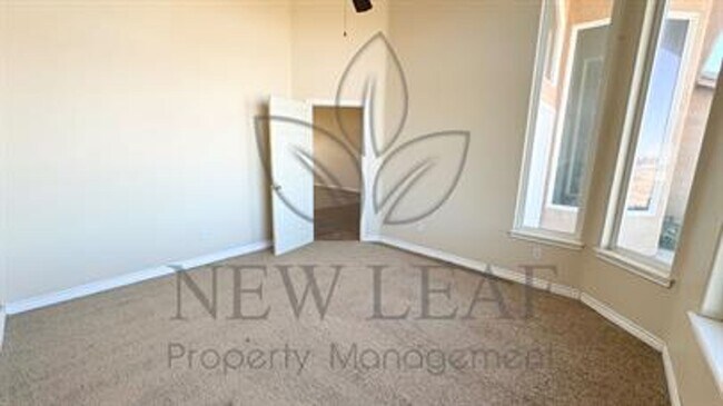 Building Photo - Beautiful 4 bedroom on LARGE private lot in PHELAN