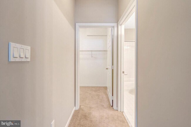 Building Photo - 1701 Lake Shore Crest Dr