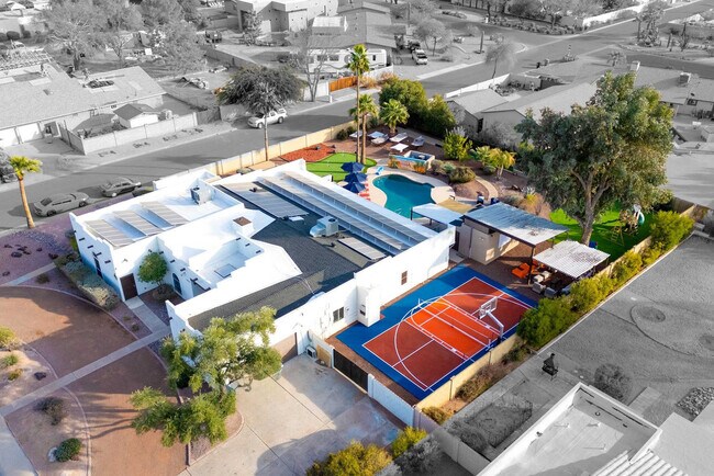 Building Photo - 6235 E Thunderbird Rd