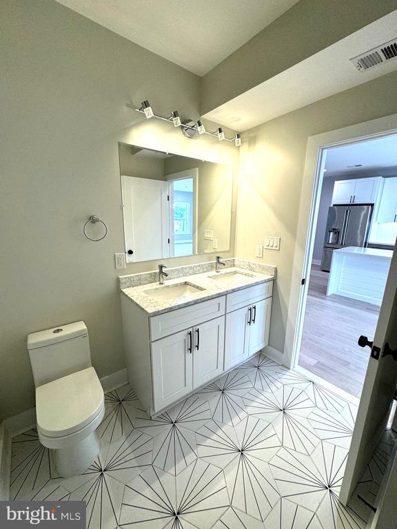 Building Photo - 1835 Providence St NE