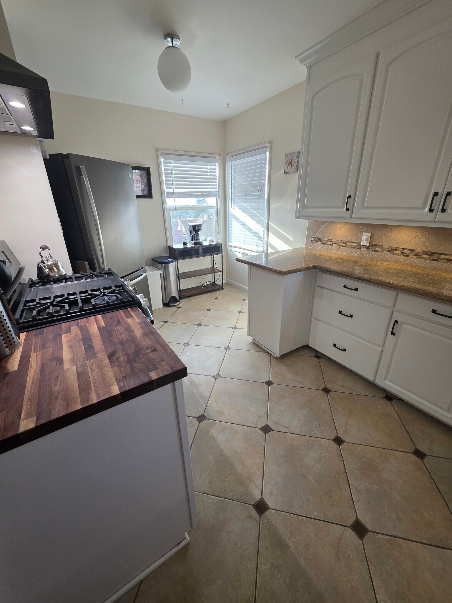 Building Photo - 9333 Lawlor St