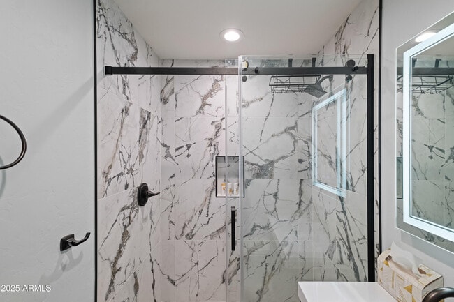 Building Photo - 2546 N 69th Pl