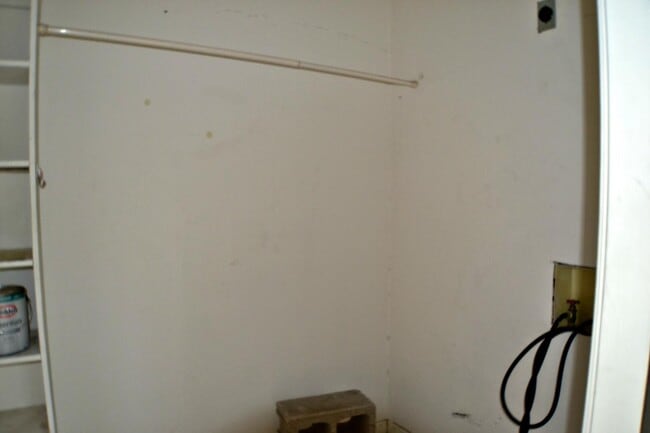 Building Photo - 165 W Rampart Dr