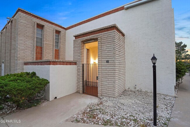 Building Photo - 6201 Escondido Dr