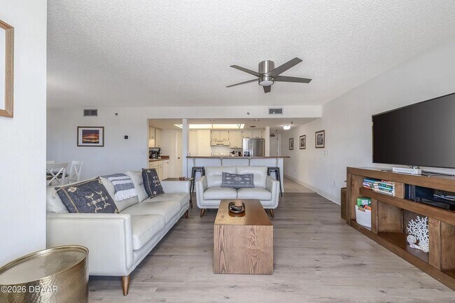 Building Photo - 2 Bedroom 2 Bathroom Oceanfront condo in Ormond Beach