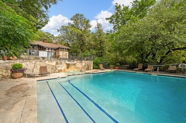 Building Photo - 4711 Spicewood Springs Rd