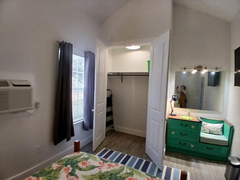 Building Photo - 10049 Batia Ave