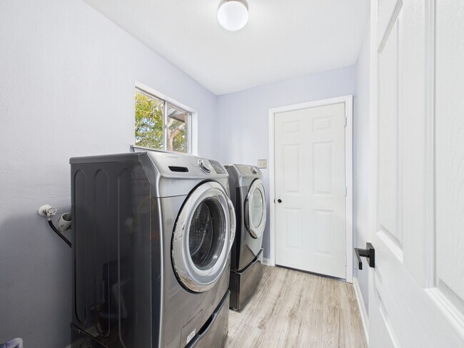 Building Photo - 10915 Sagedowne Ln