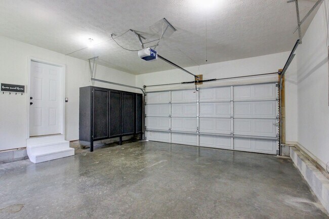 Building Photo - 180 Kings Deer Dr
