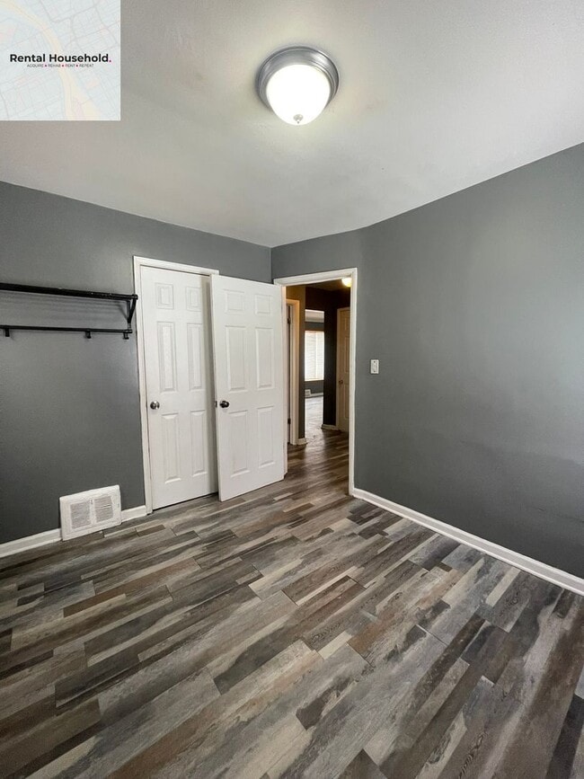 Building Photo - Classic Charm Meets Modern Comfort- $1400