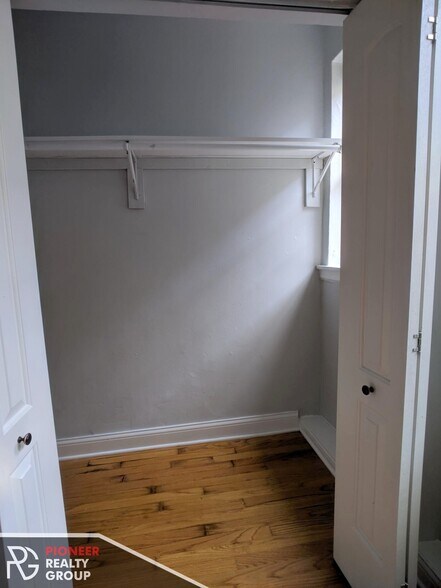 Building Photo - 4616 N Paulina St