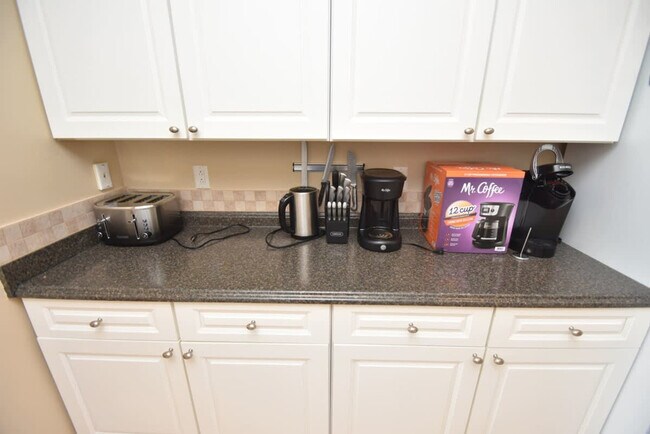 Building Photo - 60 Westover Ln