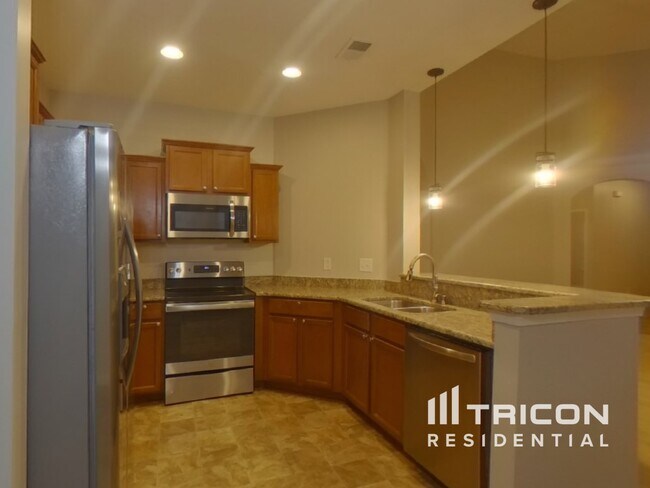 Building Photo - 446 Whispering Oak Cir