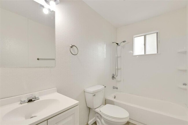 Building Photo - 1402 Citation Cir