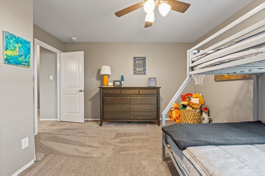 Building Photo - 5221 Cicero Dr
