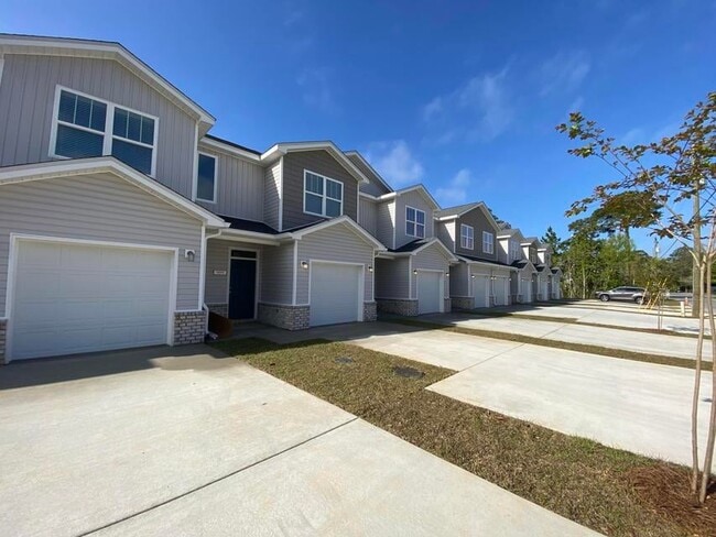 Building Photo - 977 Skylark Rd