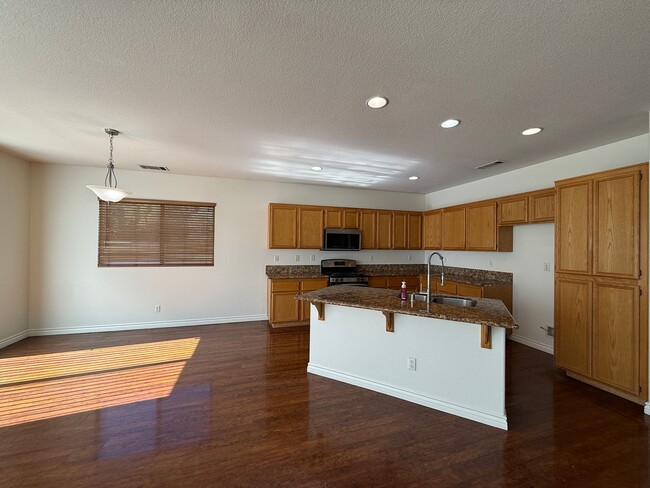 Building Photo - 39201 Jacob Dr
