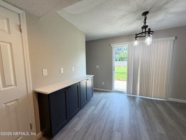 Building Photo - 3545 N Ride Dr